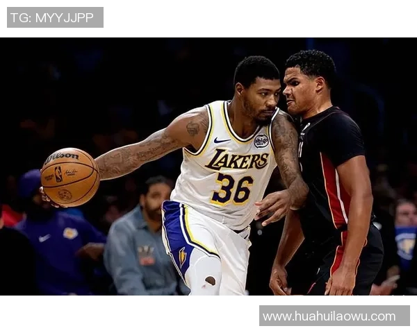 马库斯斯马特的篮球之路与领导力：从新秀到球队核心的蜕变与成长